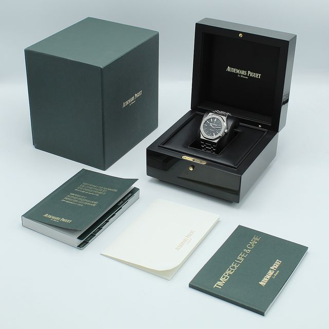 Audemars Piguet Royal Oak 15400ST.OO.1220ST.01 Image 5
